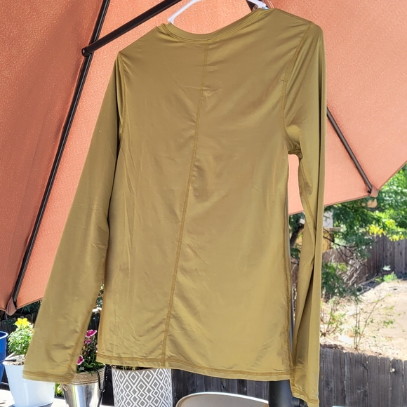 Fabletics Long Sleeve Top - Picture 3 of 3